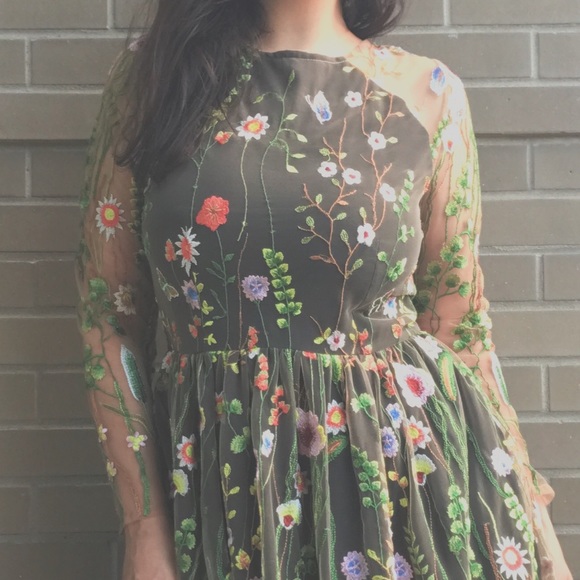 Floral Embroidered Lace Dress - Picture 4 of 10